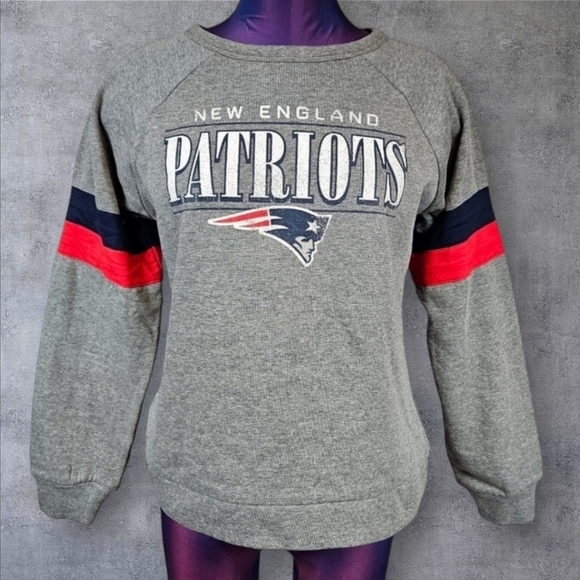 NWT NFL New England Patriots Crew Neck Raglan Sleeve Sweatshirt Size Small Women - Picture 1 of 9
